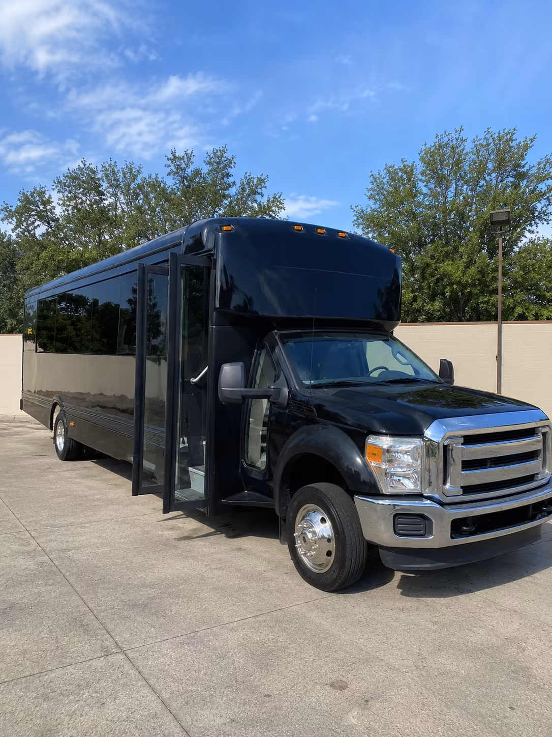 lansing 20 passenger party bus
